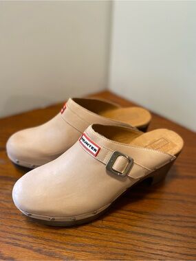 Hunter Serrana Leather Clog Mules